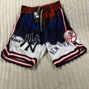 MLB New York Yankees Men's Blue and Red Shorts Size Small New with Tags